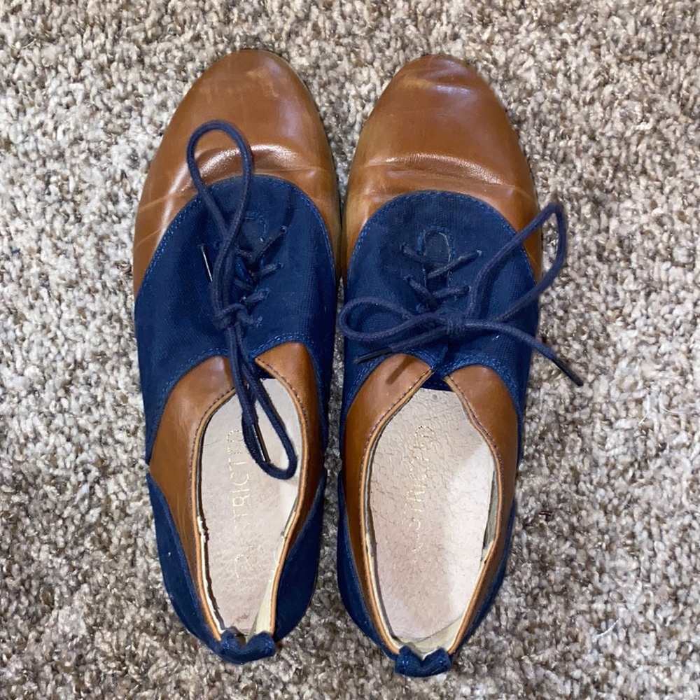 Brown/navy oxford flats